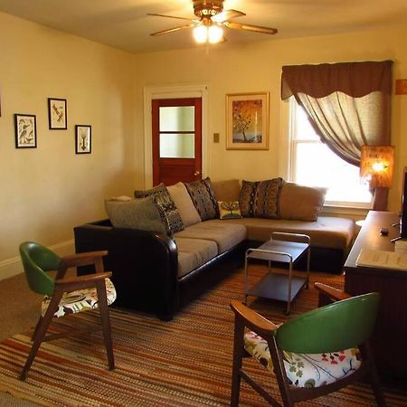 Falls Retreat - Walk To The Falls, The Casino And All Downtown Restaurants - Across From The Aquarium Niagara Falls Bagian luar foto
